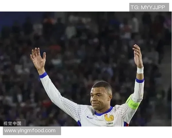 足球明星死忠粉的热情瞬间捕捉与精彩瞬间分享 足球明星死忠粉的热情瞬间捕捉与精彩瞬间分享