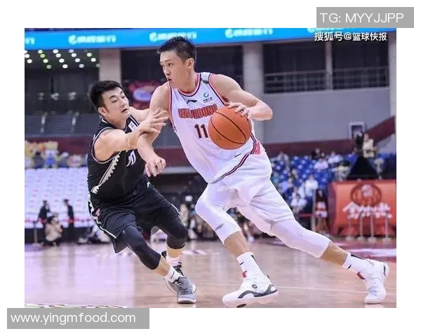 重庆足球队与成都足球队赛后复盘分析精彩配合与战术对决