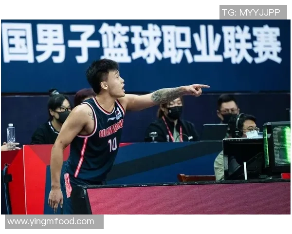 广州篮球队阵地战体系解析与战术创新研究